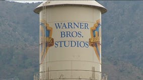 Paramount throwing wrench in Netflix's plan to buy Warner Bros. Discovery