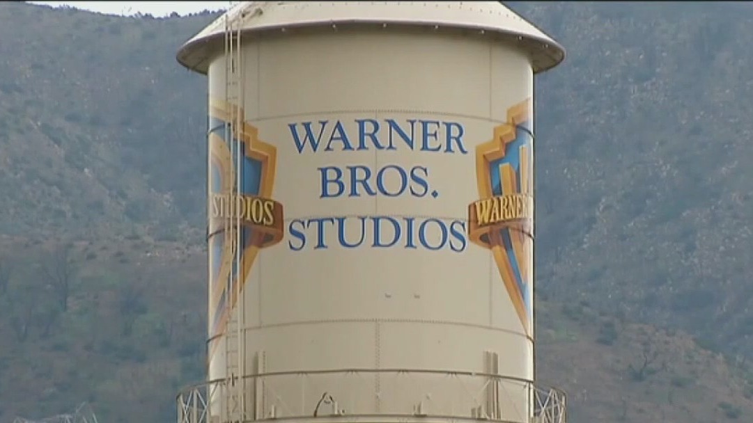 Paramount throwing wrench in Netflix's plan to buy Warner Bros. Discovery