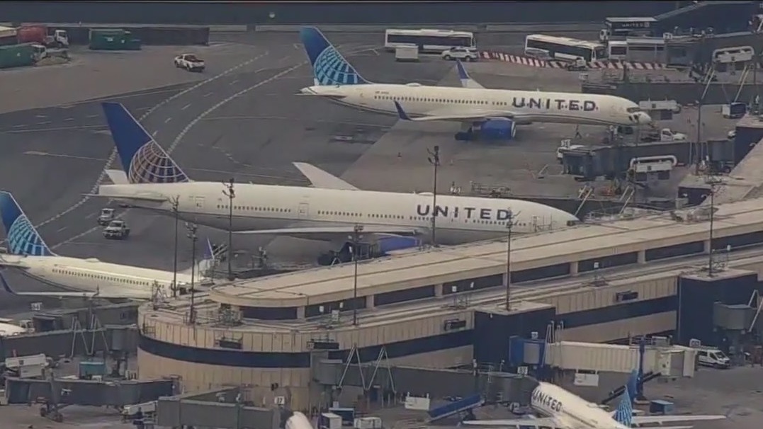 How you can outsmart airline delays this summer