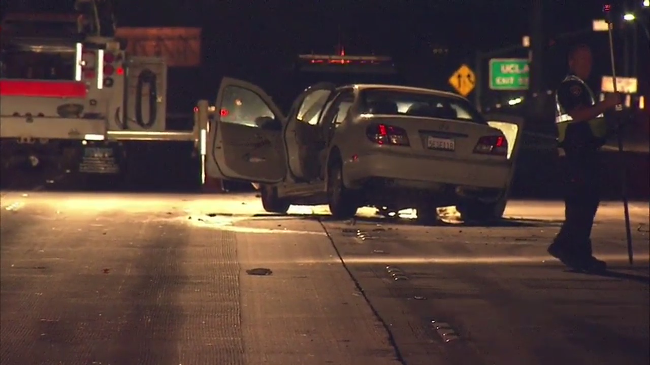 LAPD officer seriously hurt in multi-vehicle crash on 405 Freeway