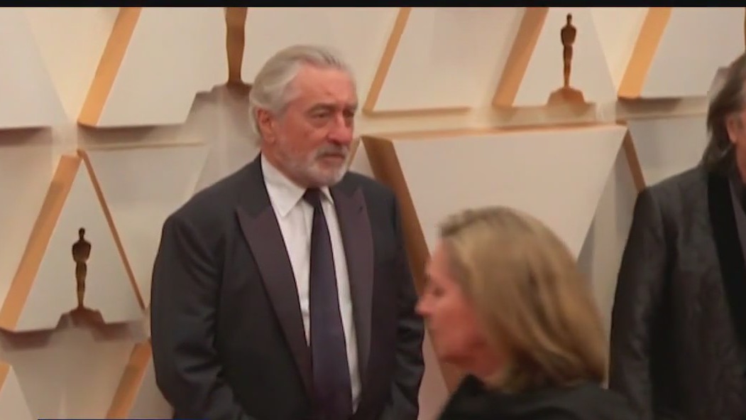 Closing arguments begin in De Niro trial