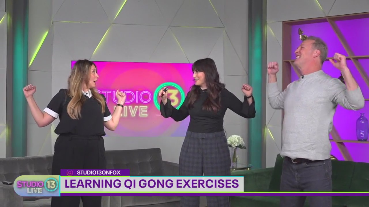 Learning Qi Gong exercises with Master Lee Holden
