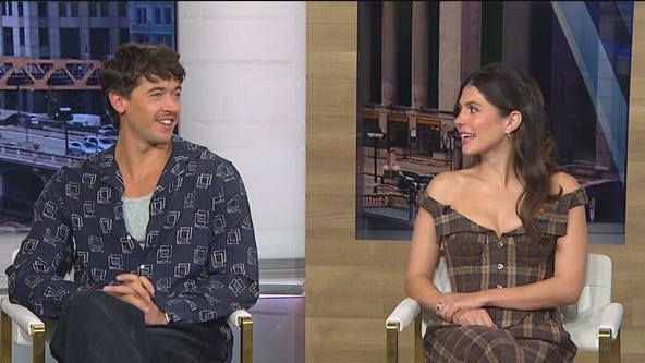 Tom Blyth, Emily Bader bring 'People We Meet on Vacation' to life on Netflix