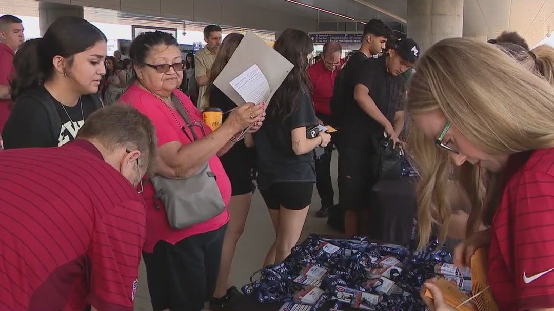 Phoenix area students go on DC field trip