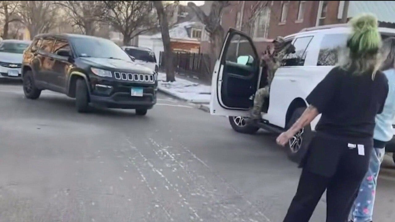 U.S. citizen claims federal agent pointed gun at her