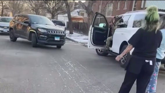 U.S. citizen claims federal agent pointed gun at her