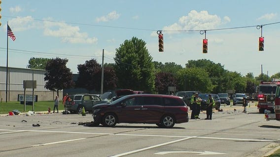 Macomb County crash: 6 cars involved, 2 hospitalized