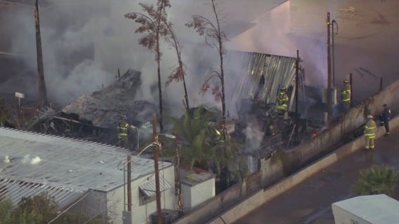 Fire destroys mobile home in Mesa