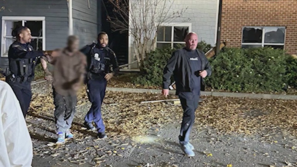 Man saved by good Samaritan after apartment explosion