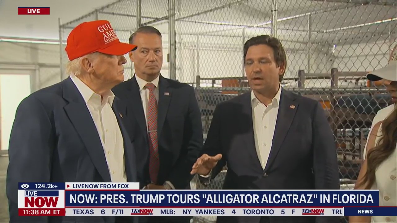 Trump tours "Alligator Alcatraz"