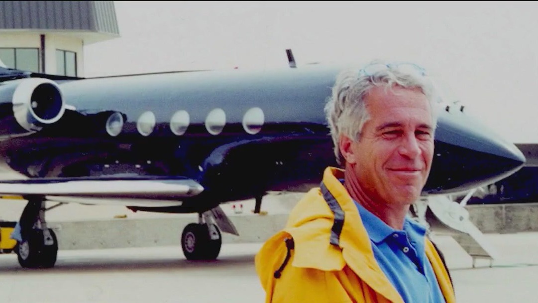 Sen. Durbin demands Justice Dept. transparency over Ghislaine Maxwell meeting