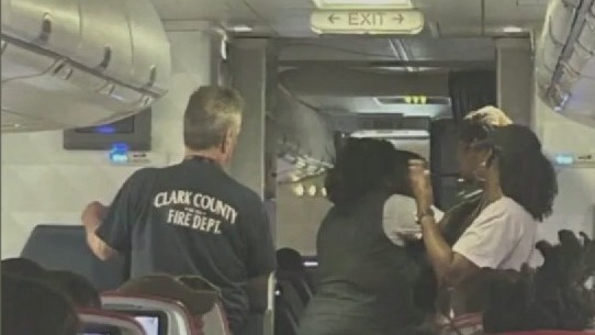 Stuck on plane with no AC for 4 hours