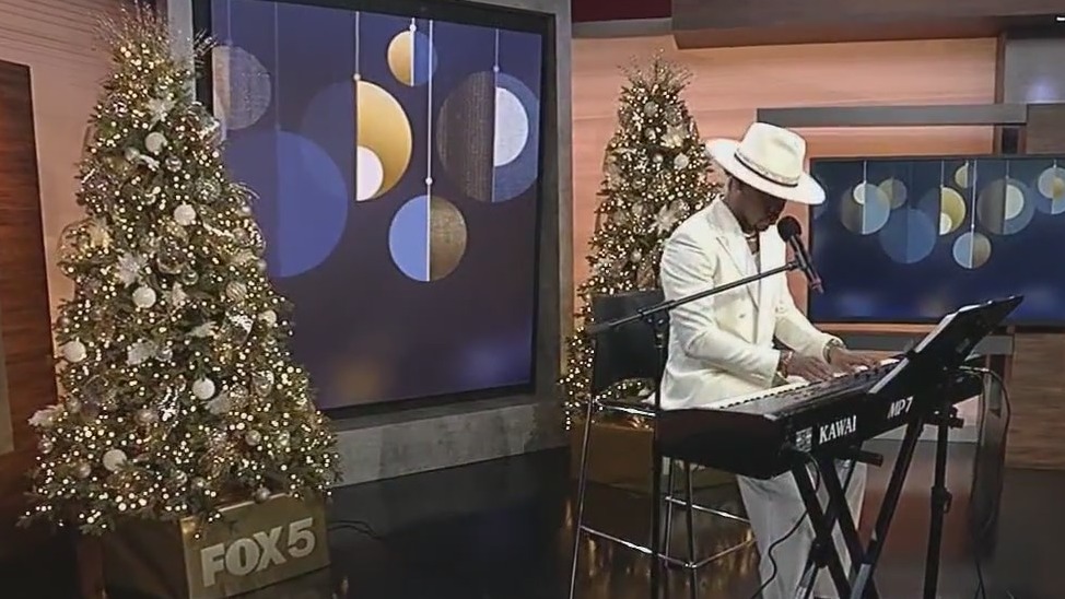 Christmas 2025: Rudy Currence performs O Come All Ye Faithful | FOX 5 ...