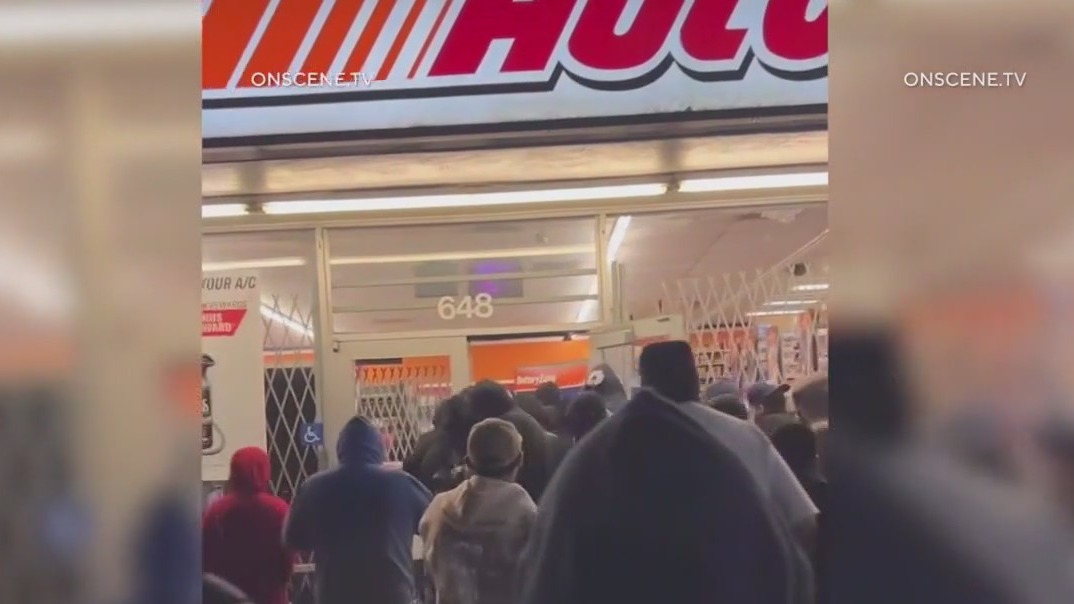 Looters ransack AutoZone store
