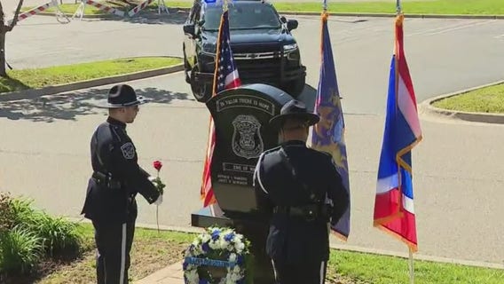 Southfield police officers honor fallen heroes