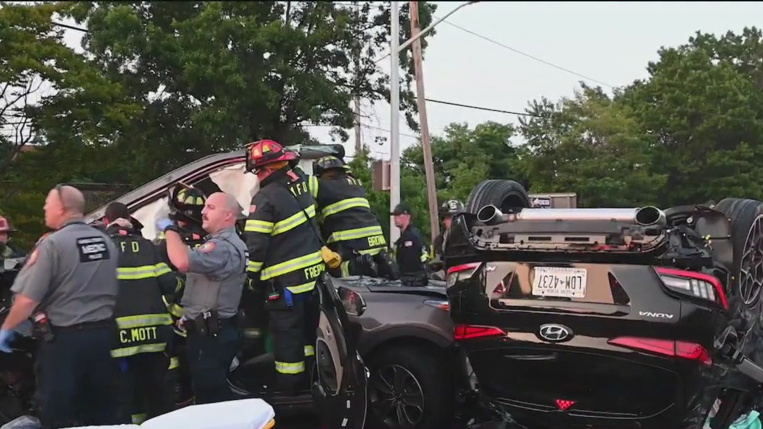 Driver charged after dad, kids killed in LI crash