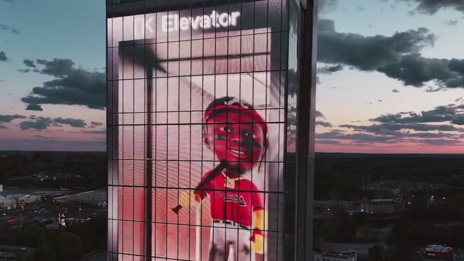 Giant bobblehead on TK Elevator building