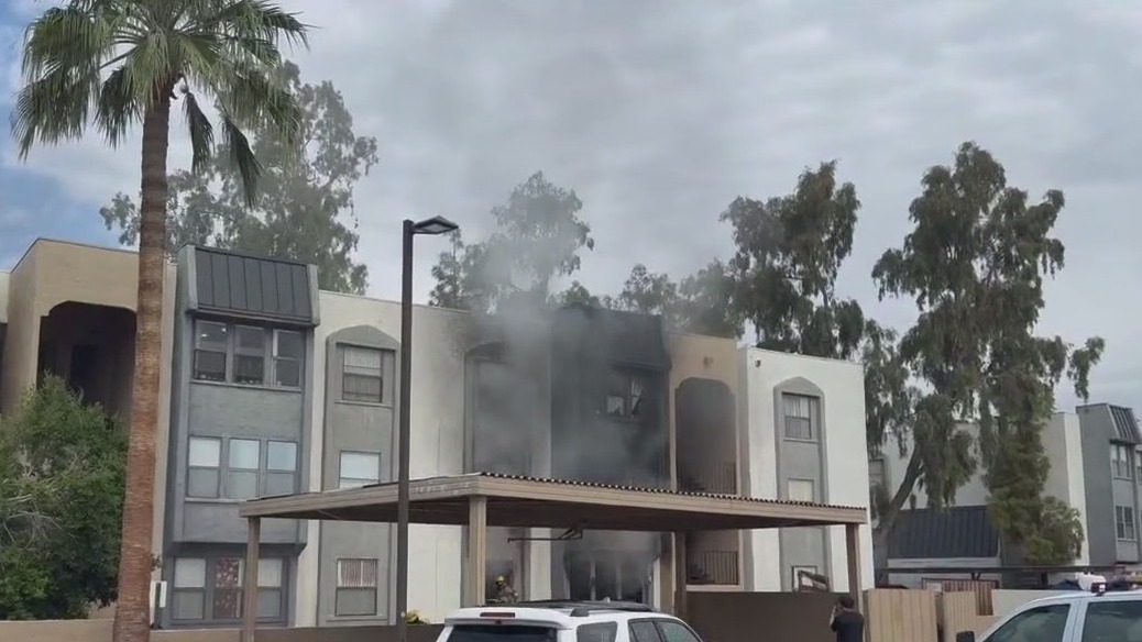Phoenix apartment fire sends child to hospital