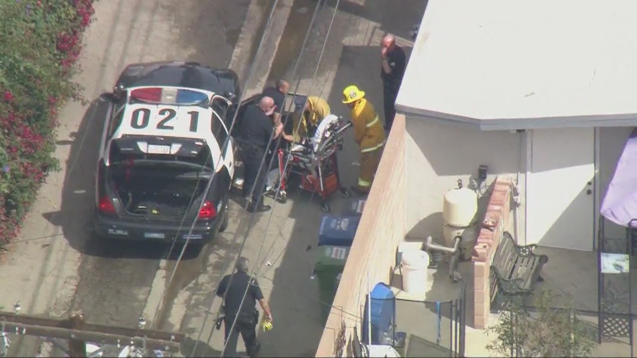 2 officers injured in Reseda shooting, suspect dead