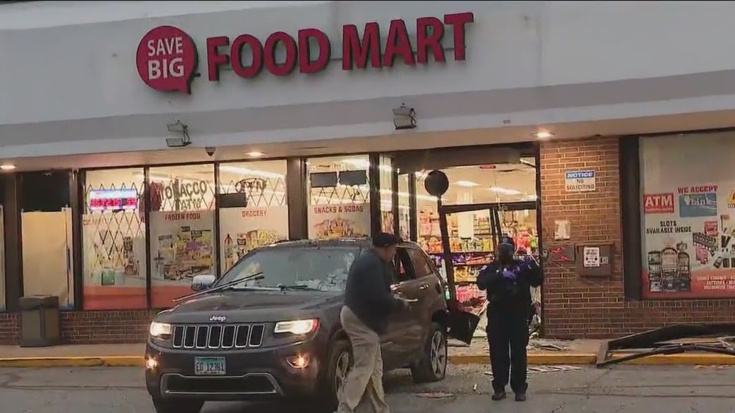 Smash-and-grab thieves hit Calumet Heights food mart