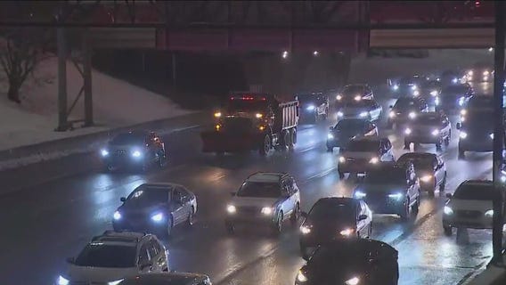 Snow returns to Chicago causing a slick evening rush hour