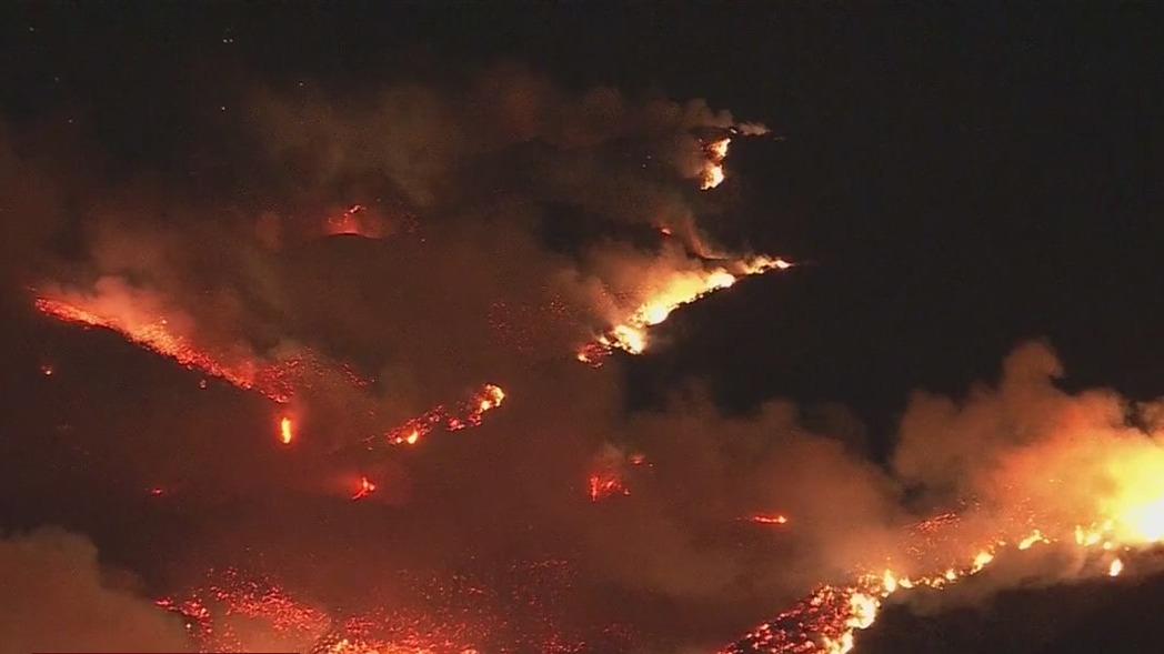 Stu Mundel flies over devastating Palisades Fire
