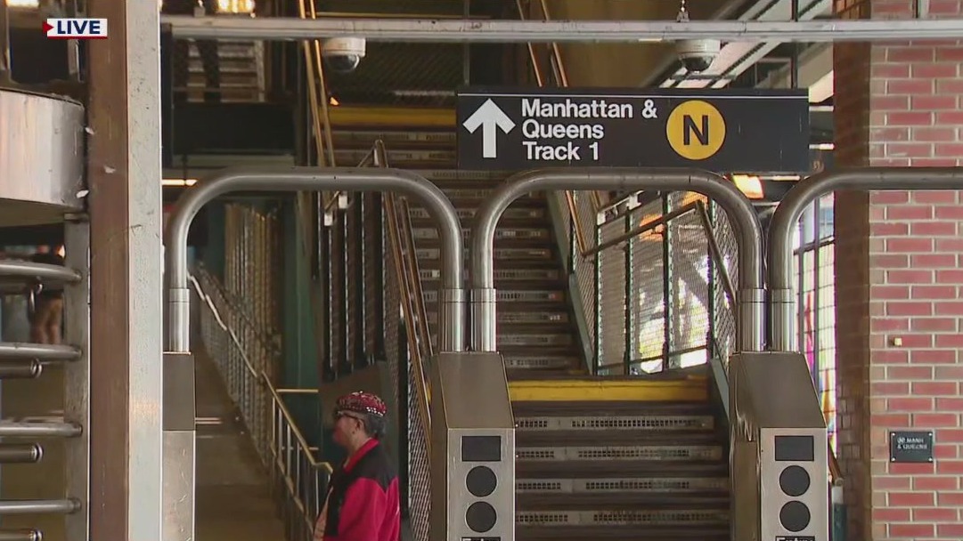 Man fatally stabbed at Brooklyn subway station