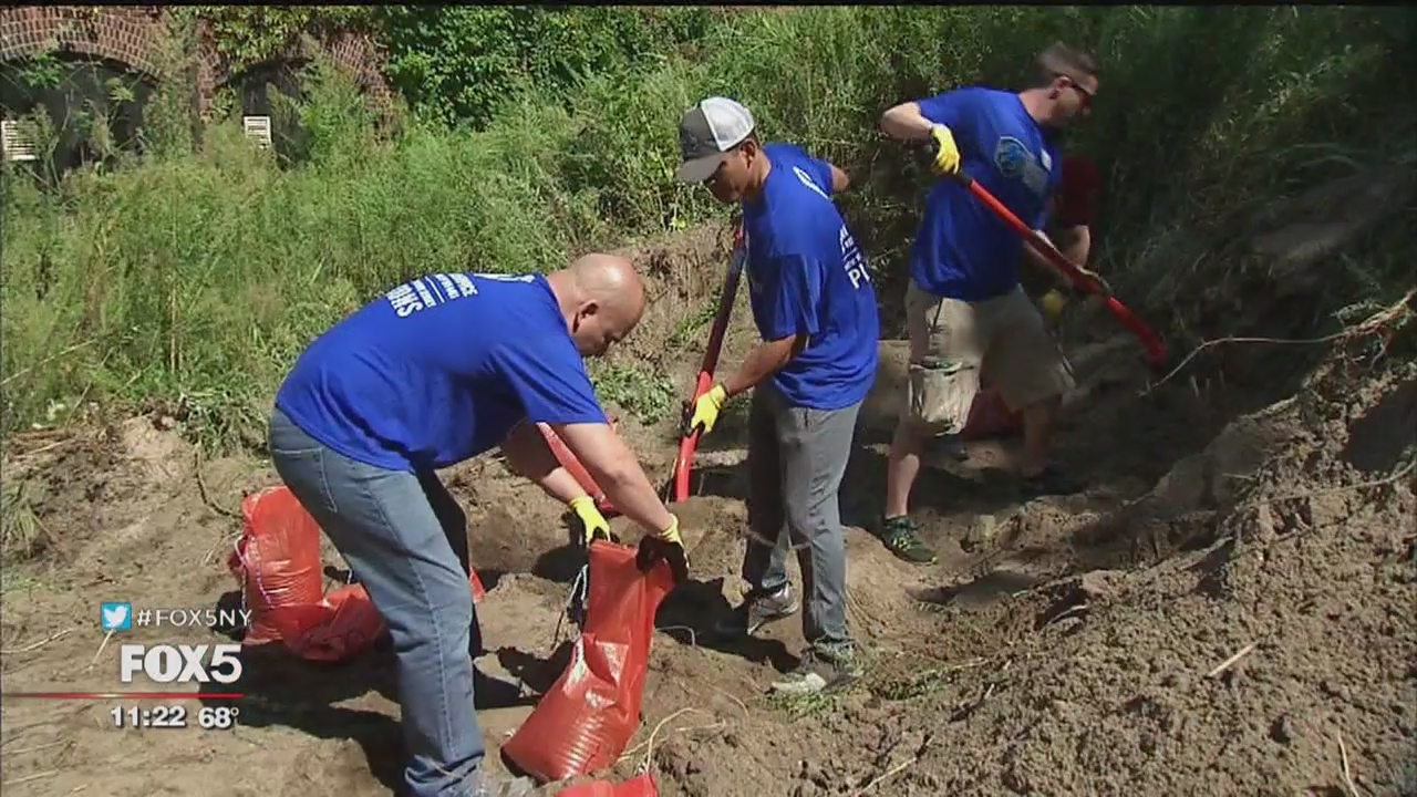 Volunteers mark 9/11 with a day of service