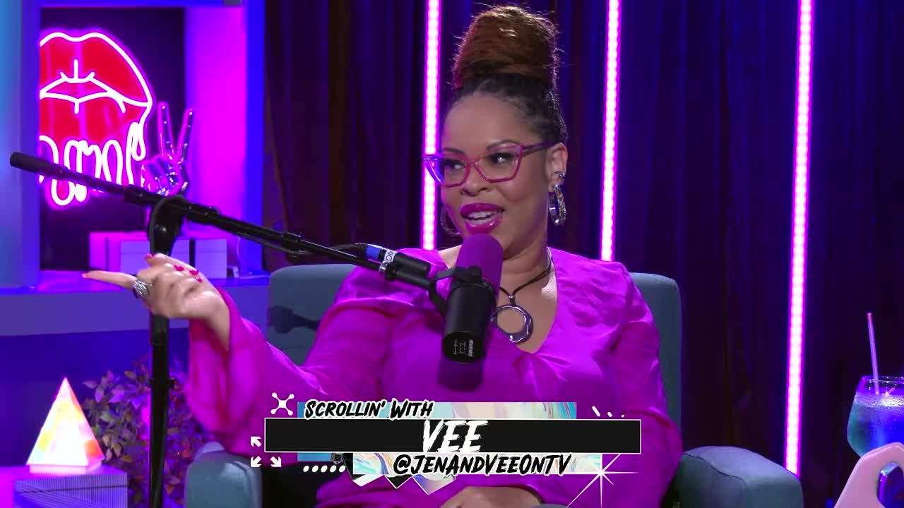 The Mime Gets It | Scrollin' With Jen & Vee