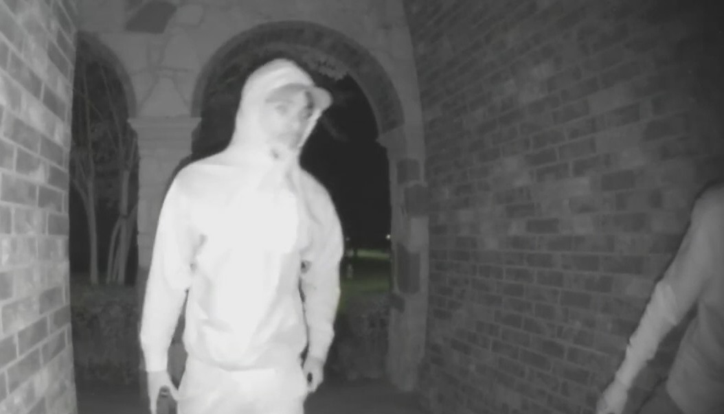 VIDEO: Armed robbers bust into home and steal from a Sugar Land family