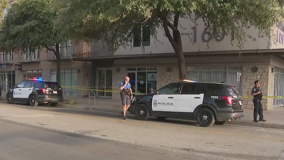 Body found on East Austin sidewalk