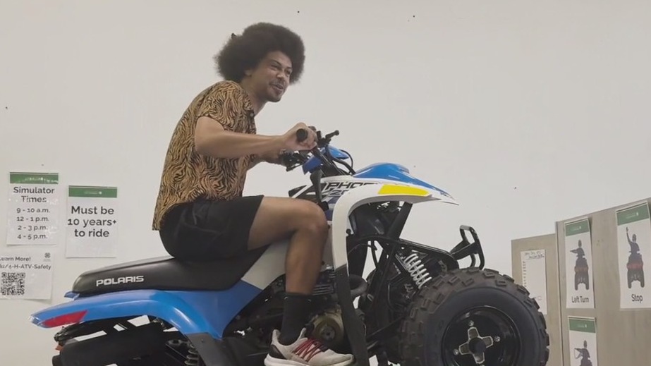 Maxx stops by the 4-H Building