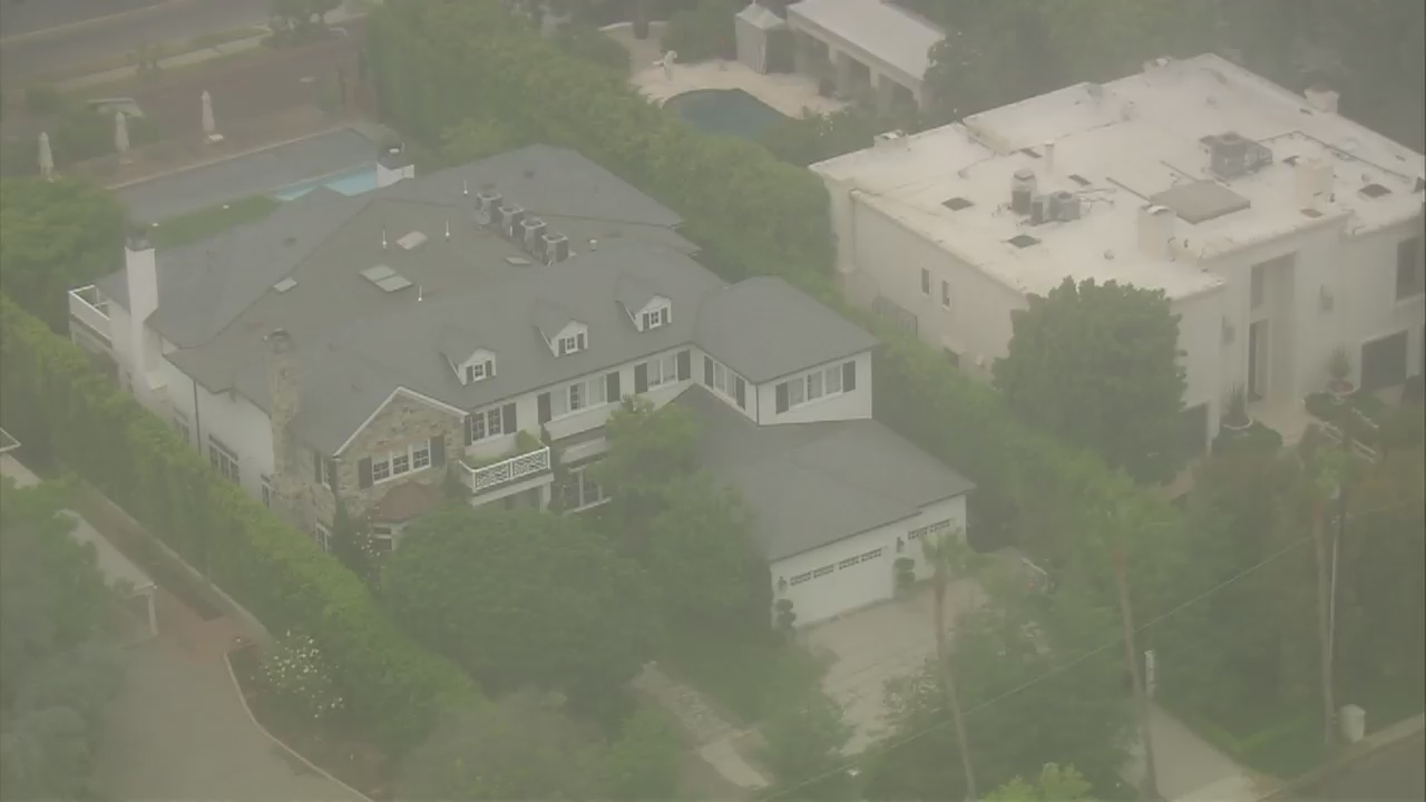 LeBron James' LA home reportedly vandalized with N-word graffiti