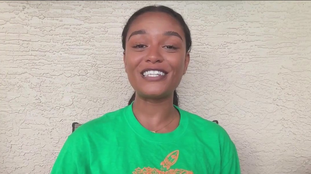 Apple hosts free camp for Chicago kids and families to unlock creativity