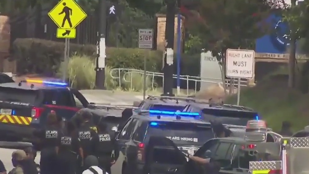 Suspected gunman, officer dead in Emory shooting