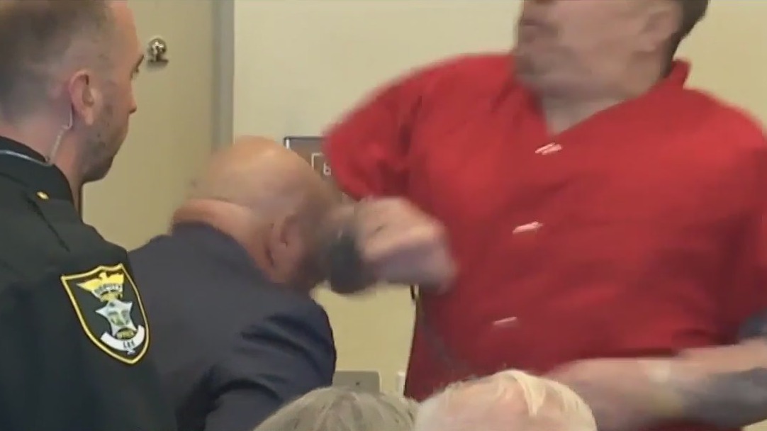 Convicted murderer elbows his attorney's head