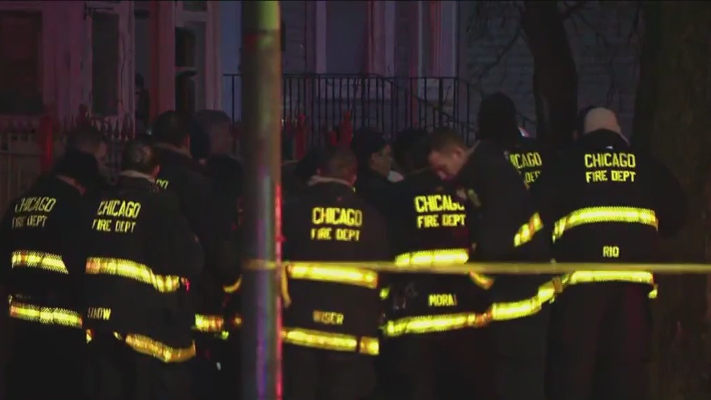 3 firefighters injured in blaze at West Pullman home