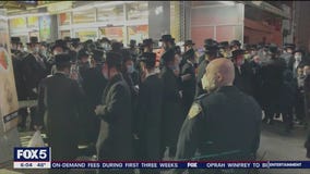 Mayor slammed for breaking up rabbi funeral