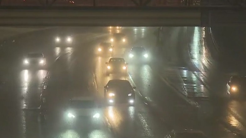 Another round of Chicago snow makes for messy evening commute