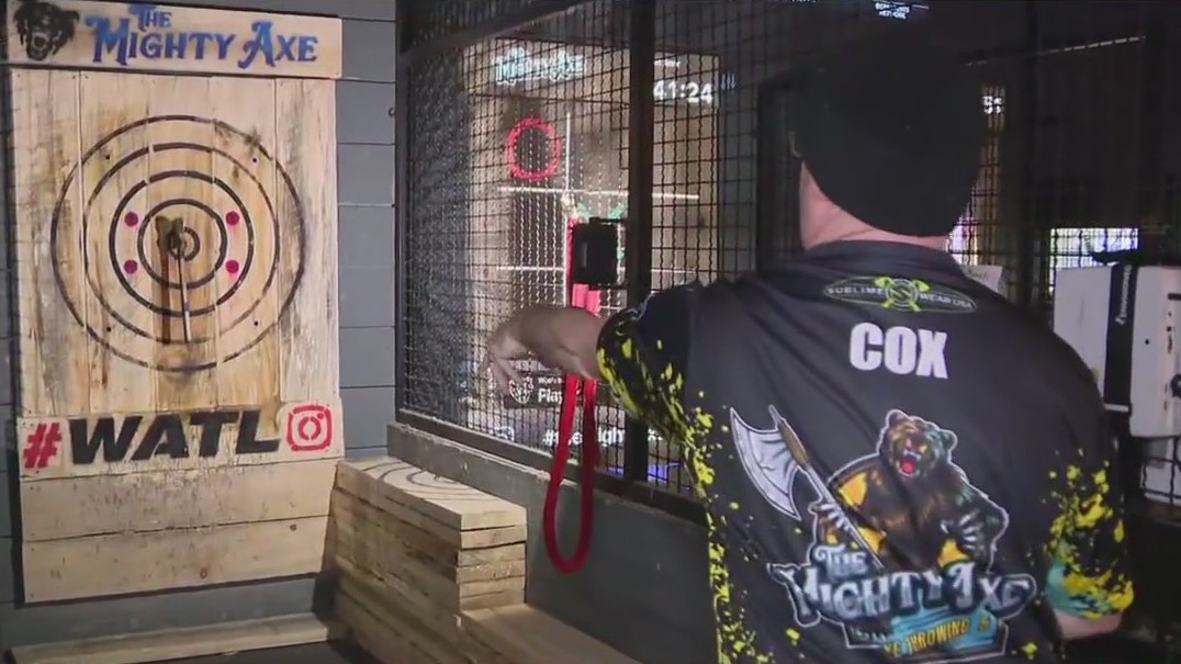 2 Arizonans to compete in axe-throwing championship