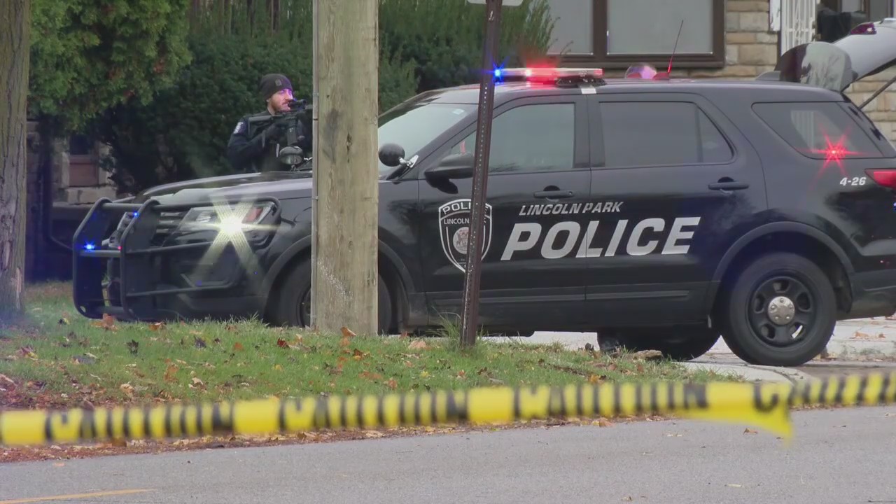 Barricaded situation resolved peacefully in Lincoln Park