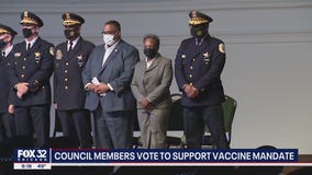 Chicago City Council members vote to support Lightfoot's vaccine mandate