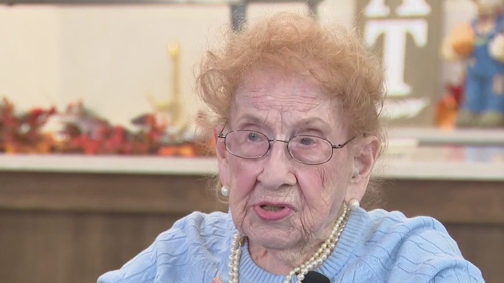 106-year-old woman gets VIP treatment after airport age issue