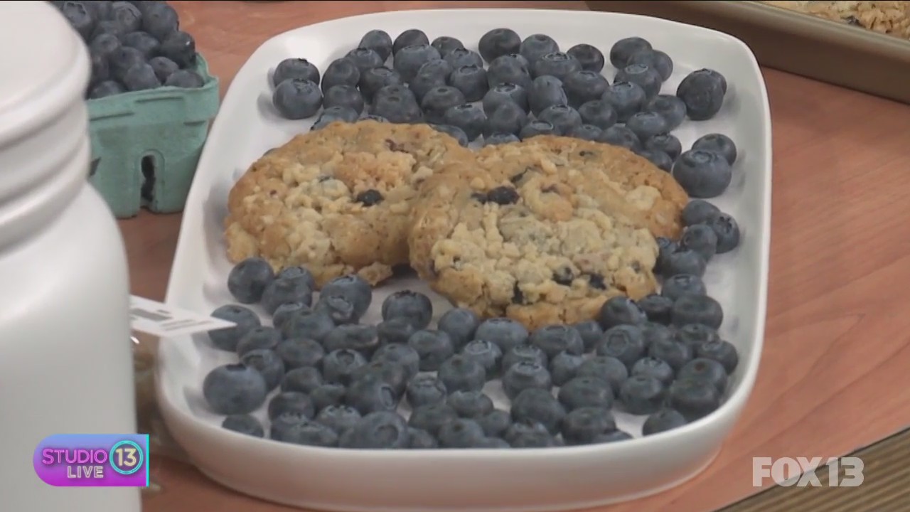 Making the perfect Blueberry Crumble cookies with Cookies with Tiffany