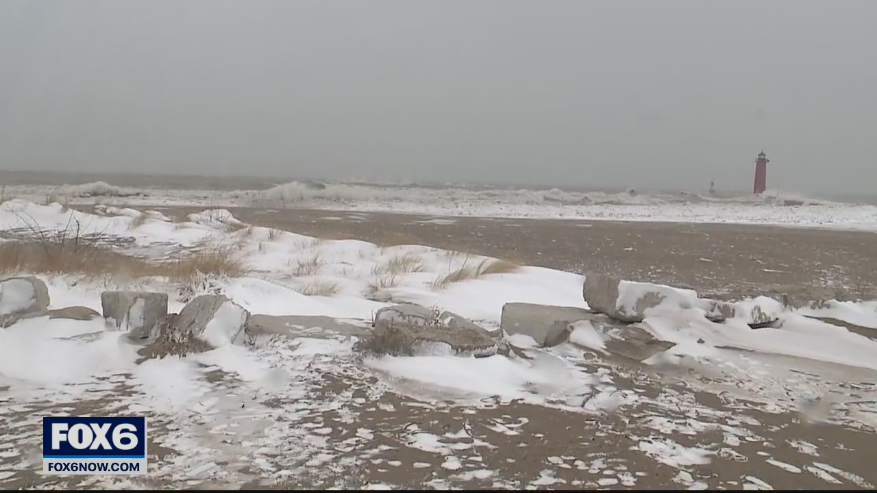 Gusting winds create huge waves, harsh conditions at Kenosha Harbor