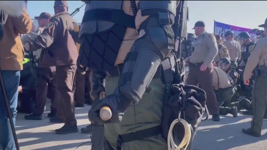 Court halts restrictions on use of force by feds