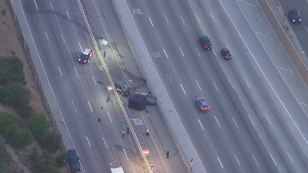 1 dead, LAPD sergeant injured in crash on 405 Fwy