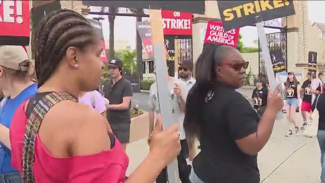 Negotiations for Hollywood writers resume