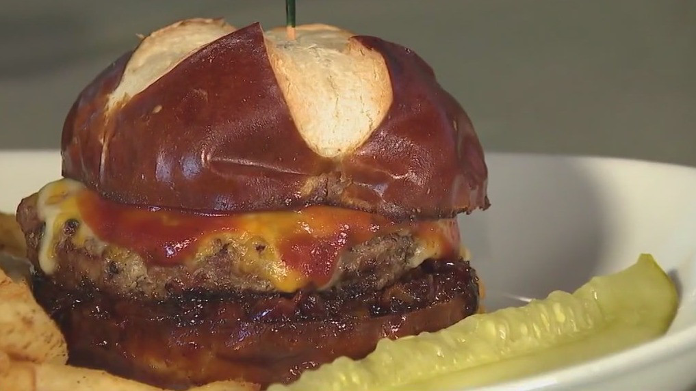 Burgers with Buck tries Lock and Key