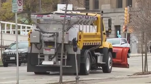 Crews prepare for heavy snow, strong winds